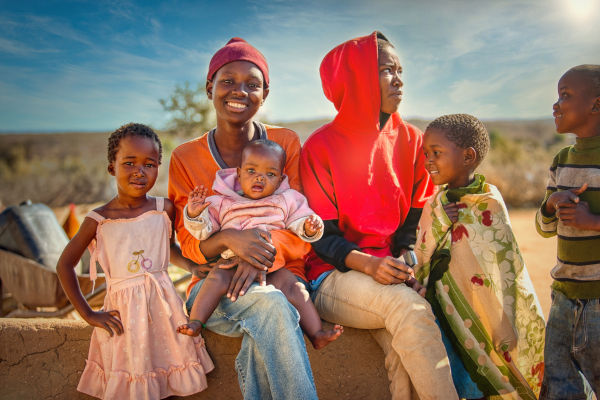 Donne e figli che conversano a Mbarara, Uganda