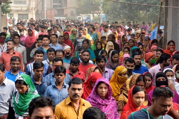 Persone che vanno al lavoro, Chattogram, Bangladesh