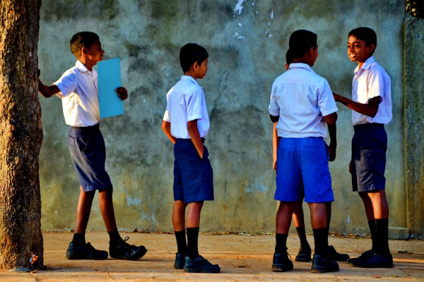 Bambini fuori da scuola, Colombo, Sri Lanka