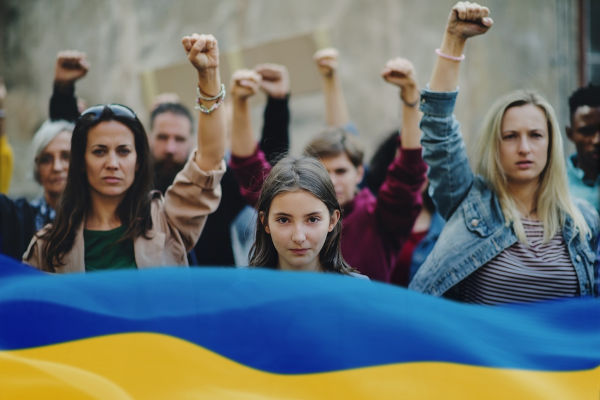 Donne ucraine attiviste che protestano contro l'invasione russa
