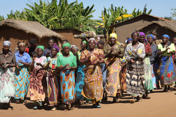Gruppo di donne in un villaggio del Malawi
