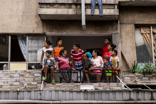 Membri di una famiglia allargata a Medellin, Colombia