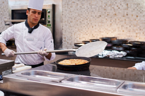 Pizzaiolo egiziano che lavora in Italia