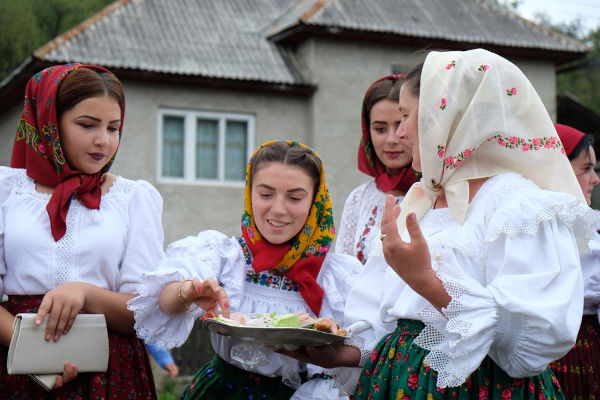 Fazzoletto in testa donne romene